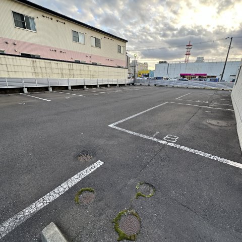 シルフキャメロットの駐車場