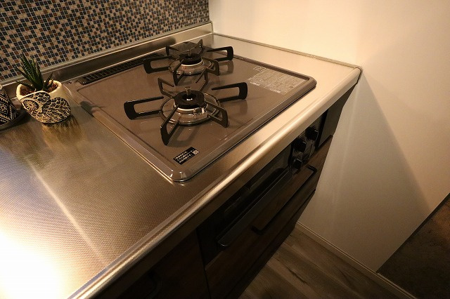 行徳マンションのキッチン|コンパクトなキッチンで掃除もラクラク