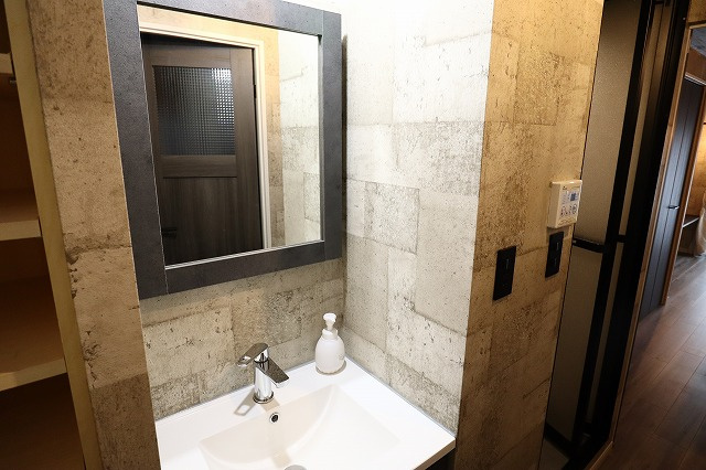 行徳マンションの洗面所|脱衣スペースもあります