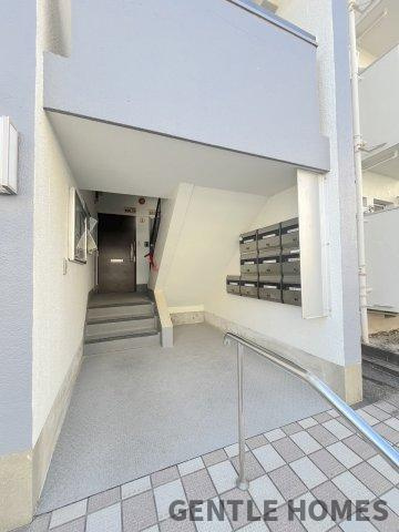 西公園下住宅1号棟のエントランス