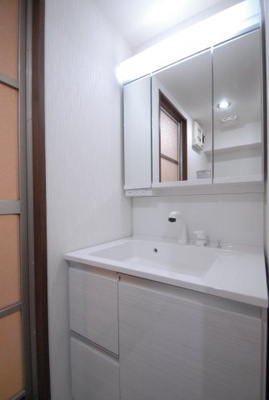 【独立洗面台】 | エステートモア天神AXIS | 別号室の写真になります。現況優先。