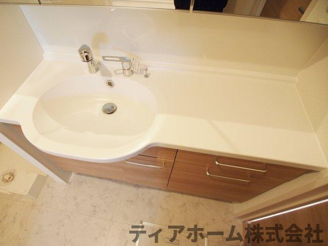 香芝市五位堂４丁目のハイツの独立洗面台|独立洗面台、朝の身支度には欠かせません