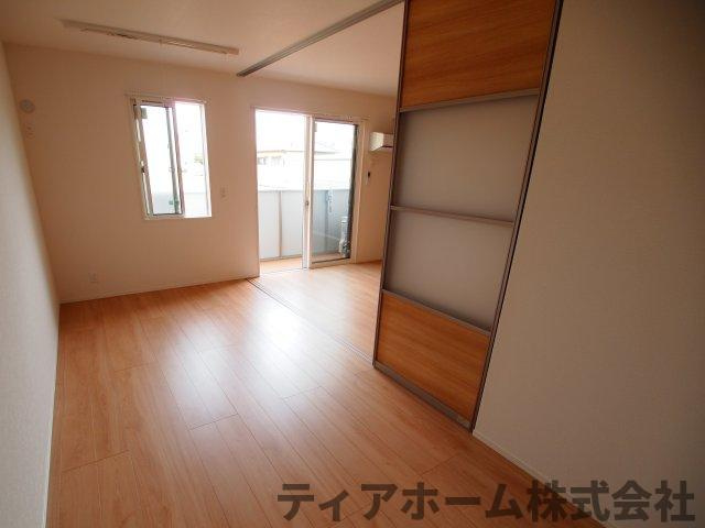 香芝市五位堂４丁目のハイツの洋室|広々とした洋室です