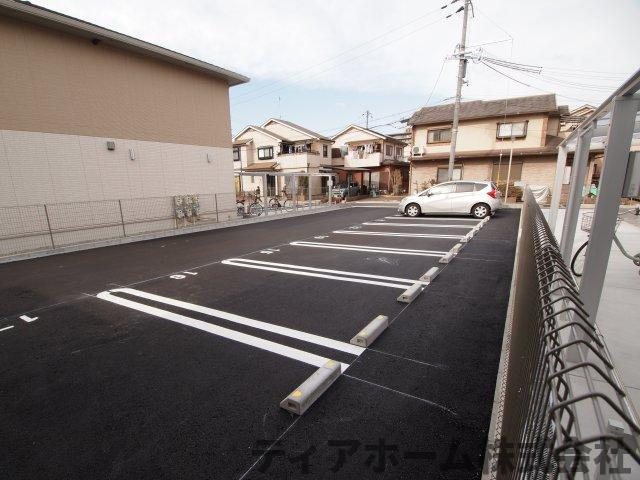 香芝市五位堂４丁目のハイツの駐車場|駐車スペースもあります