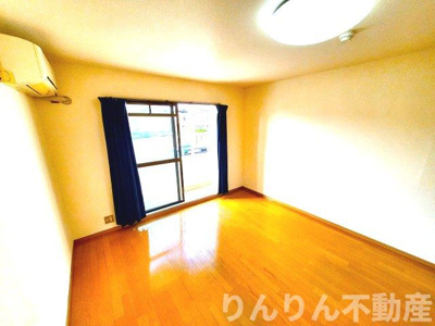 【居間・リビング】 | アーバン安宅 | こちらの居間で趣味の時間をお楽しみください