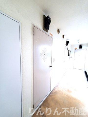 【玄関】 | アーバン安宅 | 明るい玄関です