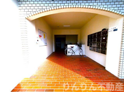 【ロビー】 | アーバン安宅 | 建物の内部です