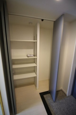 【玄関】 | エンクレストベイ天神東 | 別号室の写真になります。現況優先。