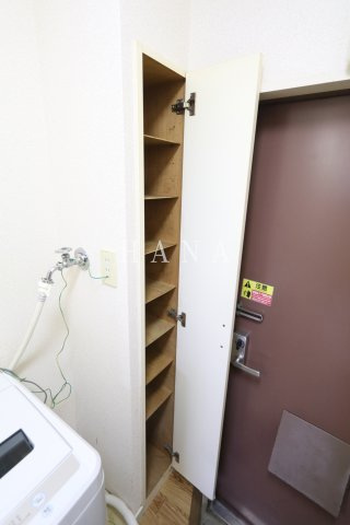 レオパレスウィステリアCの玄関