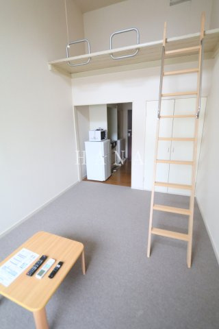 レオパレスウィステリアCの居間・リビング