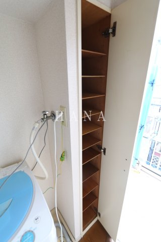レオパレスウィステリアCの玄関