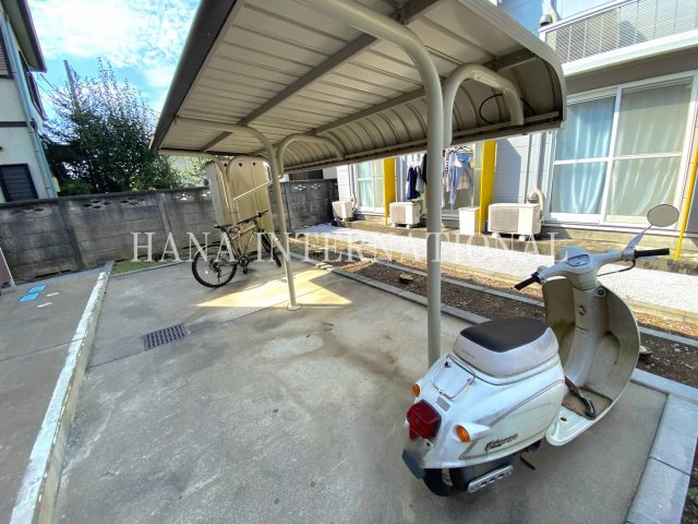 レオパレスオリーブハウスⅡの駐車場