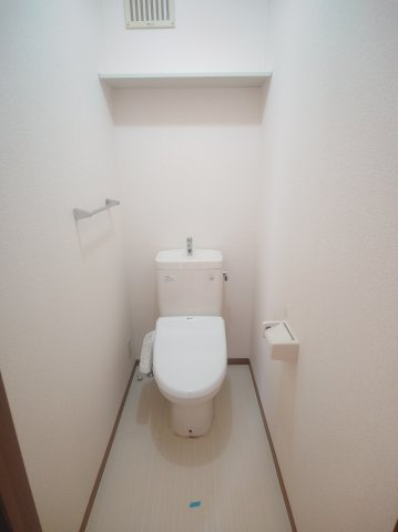 プチ・メゾン泉のトイレ|落ち着いた色調のトイレです