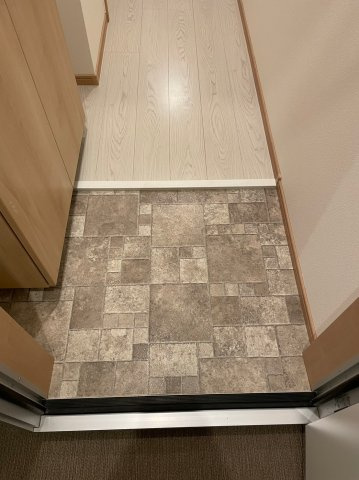 DEVELD中郷の玄関