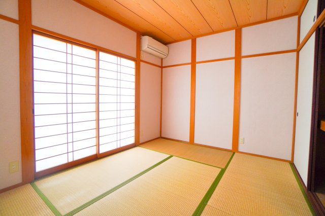 井口貸家の和室|和室ならではの温かな和の空間で寛ぎの時間を過ごせます