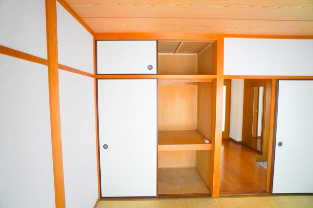 井口貸家の収納|ちょっとした収納スペースも充実しています