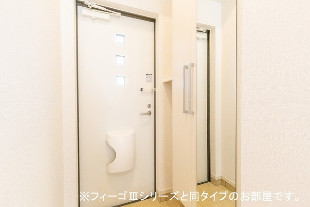 八女市本町のアパートの玄関