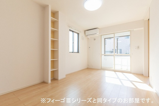 八女市本町のアパートの居間・リビング
