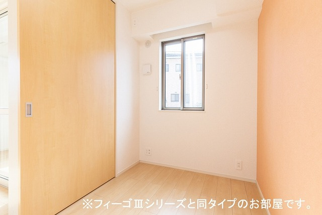 八女市本町のアパートの洋室