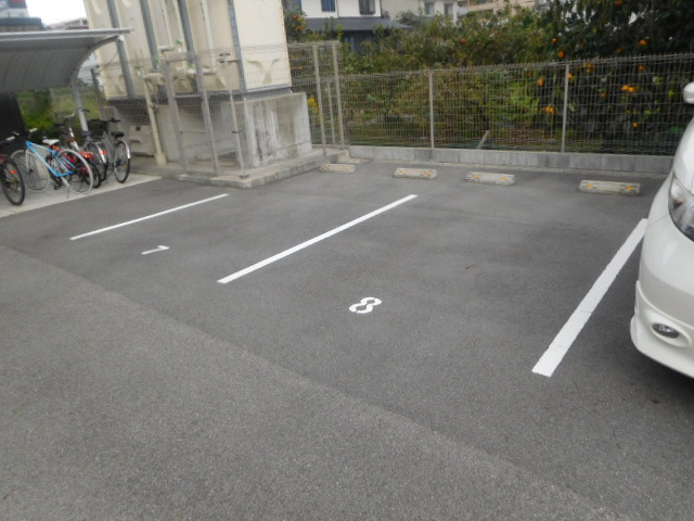 エクレシオ正木の駐車場