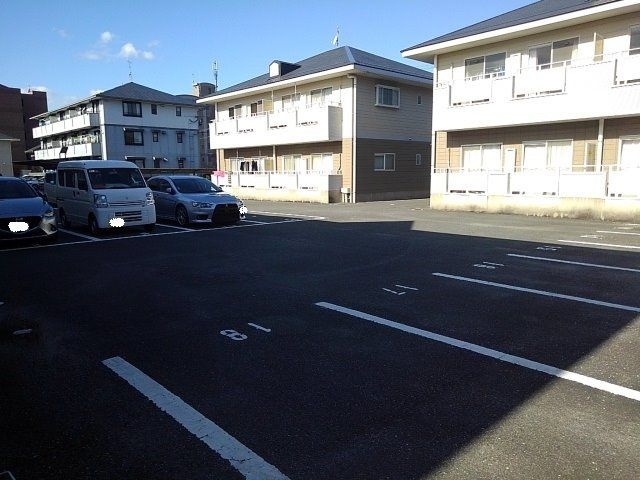 サンハイツ小森野Cの駐車場|駐車場があるので、車を買う予定の方も安心です