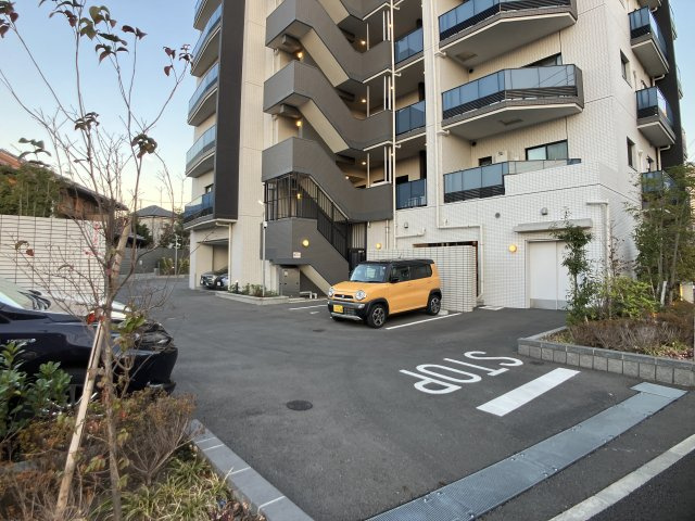 エクセレントシティ市川マスタリーの駐車場