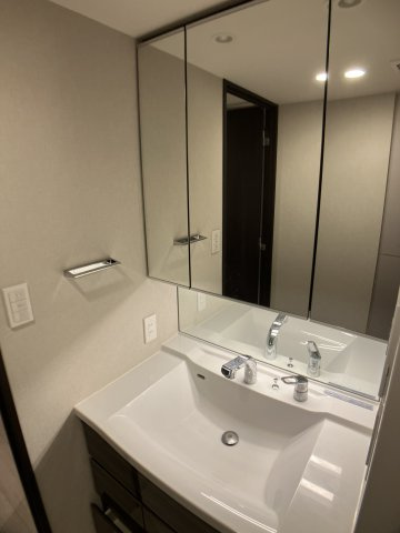 エクセレントシティ市川マスタリーの独立洗面台