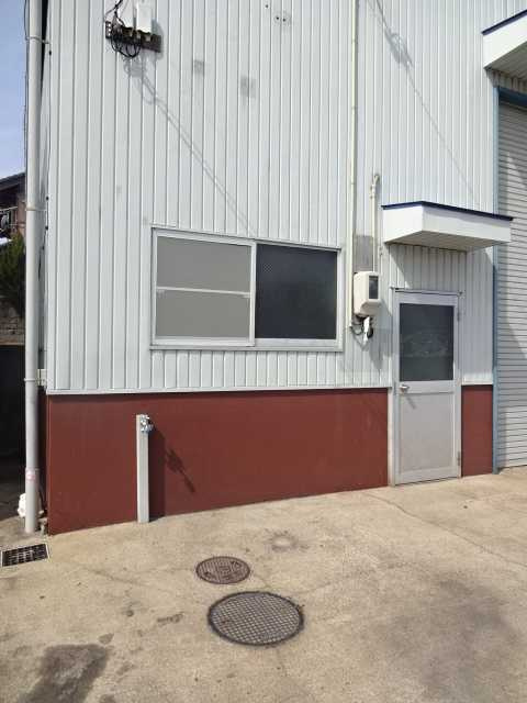 （有）尚様倉庫のエントランス
