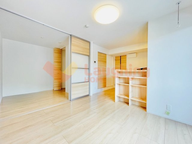 久留米市上津町のアパートの居間・リビング|同建物別タイプの写真です