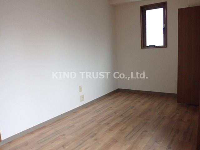 ドエル南森町の居間・リビング|ゆったりとしたリビングです