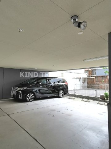 ジェルメの駐車場