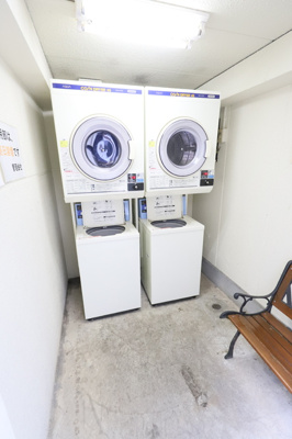 専用コインランドリー♪　(鍵を掛けられるので安心です☆）