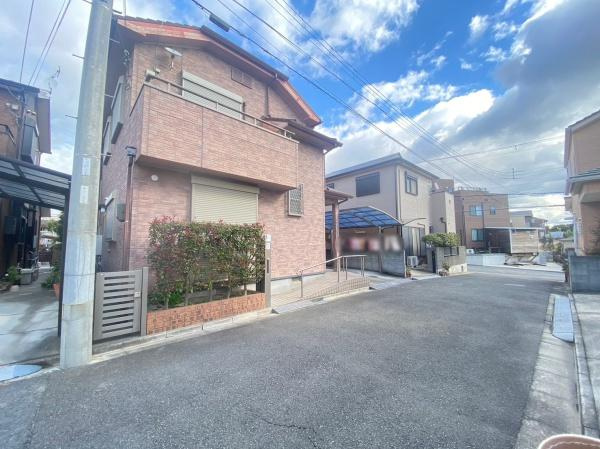 和歌山市西庄中古戸建の前面道路含む現地写真