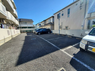 【駐車場】 | ヒルトップS | 駐車場があるので、車を買う予定の方も安心です