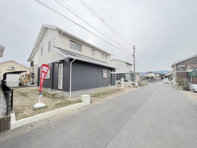 寺福童戸建ての前面道路含む現地写真