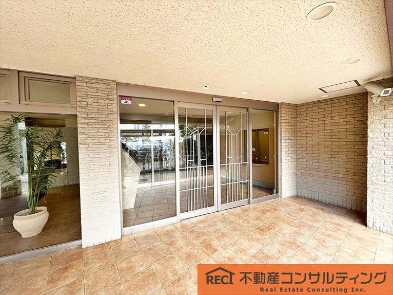 ワコーレ深江本町ソフィリアのエントランス