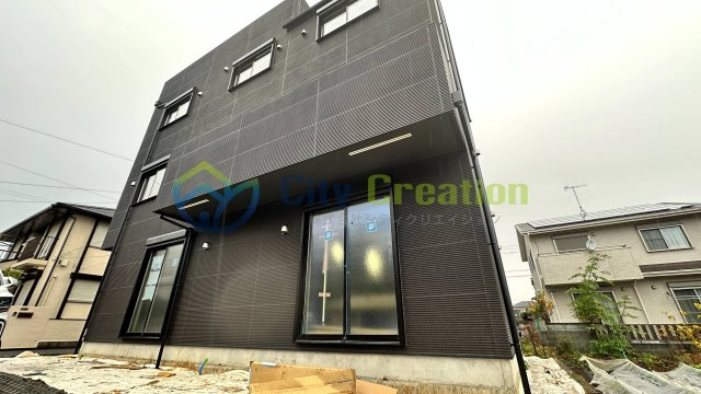 秦野市渋沢　大型新築戸建の外観