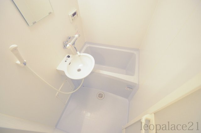 レオパレスシャルマン六田Ⅲの浴室|設備・使用は号室により異なる為、現況を優先致します。