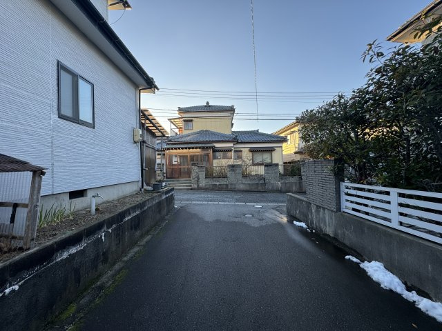 東区物見山1丁目　売地の前面道路含む現地写真