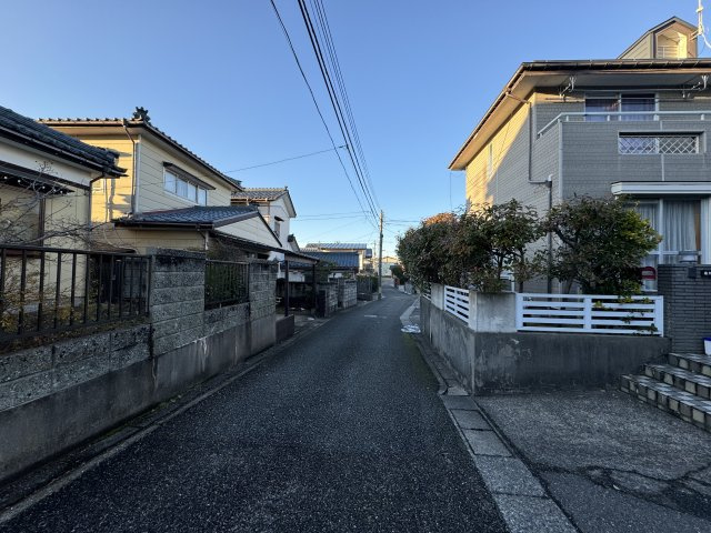 東区物見山1丁目　売地の前面道路含む現地写真