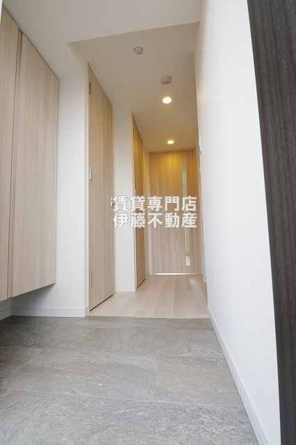 S-RESIDENCE庄内通の玄関