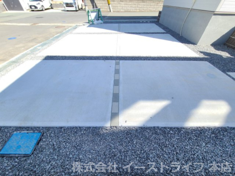 【子育て支援対象】鹿島町船戸第5　全12棟の駐車場|1号棟駐車場（2024.3.18撮影）　3台駐車可能（車種による）