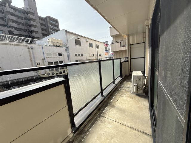 フラッツ・アイのバルコニー