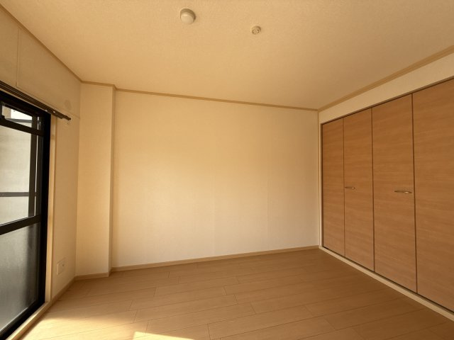 フラッツ・アイの寝室