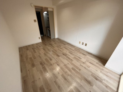 【洋室】 | ルミエール淡路East | 落ち着いた色調の洋室です