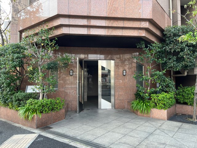 ネオマイム西早稲田パークスのエントランス