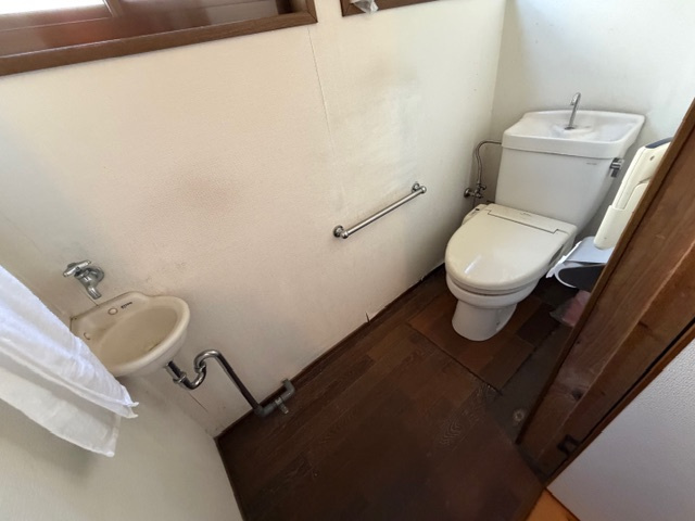 都城市上長飯町の中古一戸建のトイレ