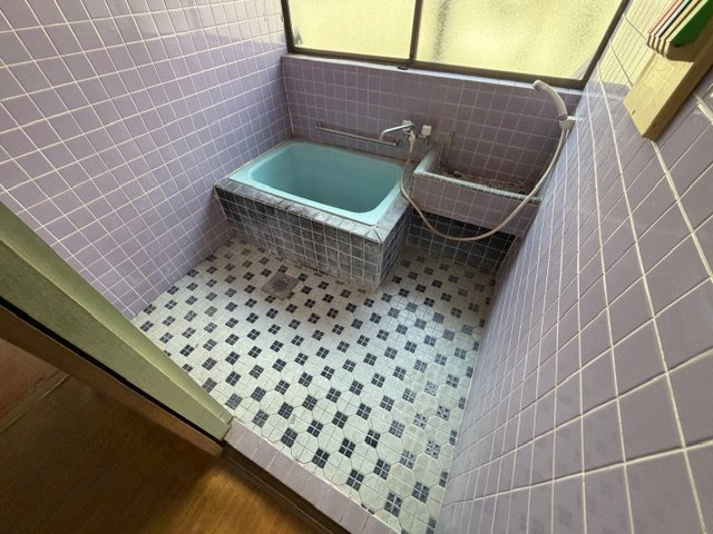 都城市上長飯町の中古一戸建の浴室