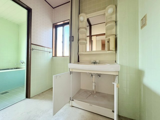 中古戸建　岐阜市昭和町１丁目　昭和５５年築の浴室|浴室