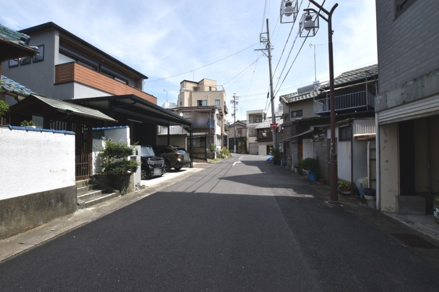 中古戸建　岐阜市昭和町１丁目　昭和５５年築の前面道路含む現地写真|前面道路